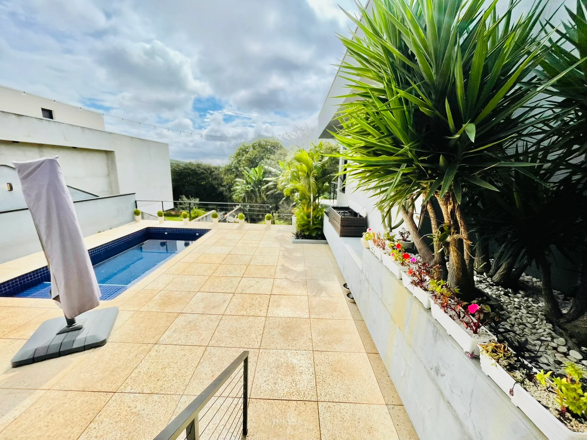 Casa  com porteira fechada á venda no Condomínio Altos do Cataguá em Taubaté/SP.