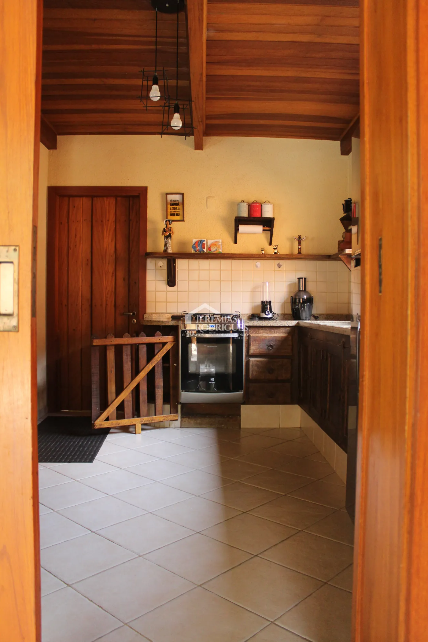 Casa para venda e locação com 5 dormitórios no Condomínio Taubaté Village em Taubaté/SP.