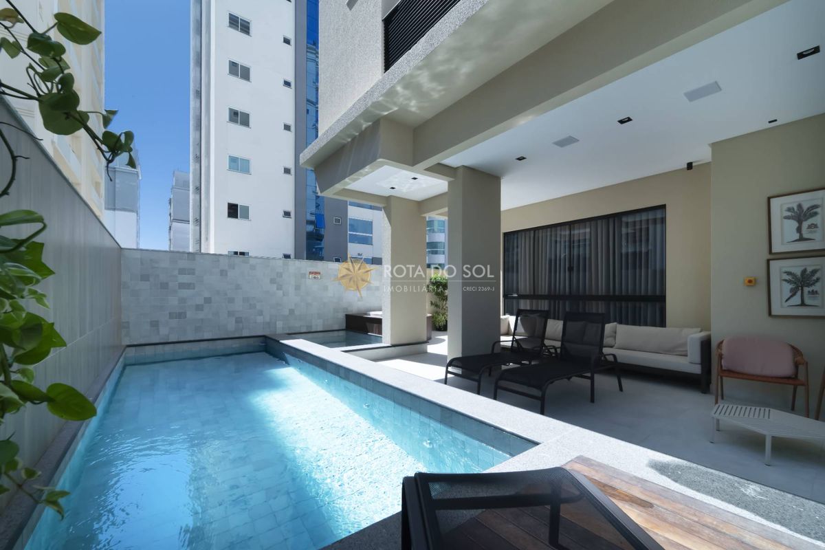 Residencial La Victoria apartamento 3 Suítes e 3 Vagas em Meia Praia Itapema SC