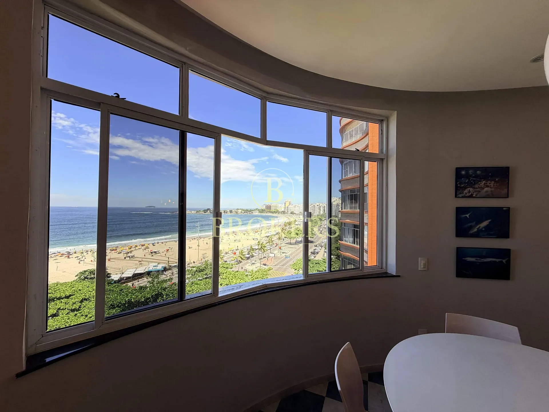 Frente mar em Copacabana: apartamento à venda de 2 quartos, andar alto com vista panorâmica, alto p — foto 2
