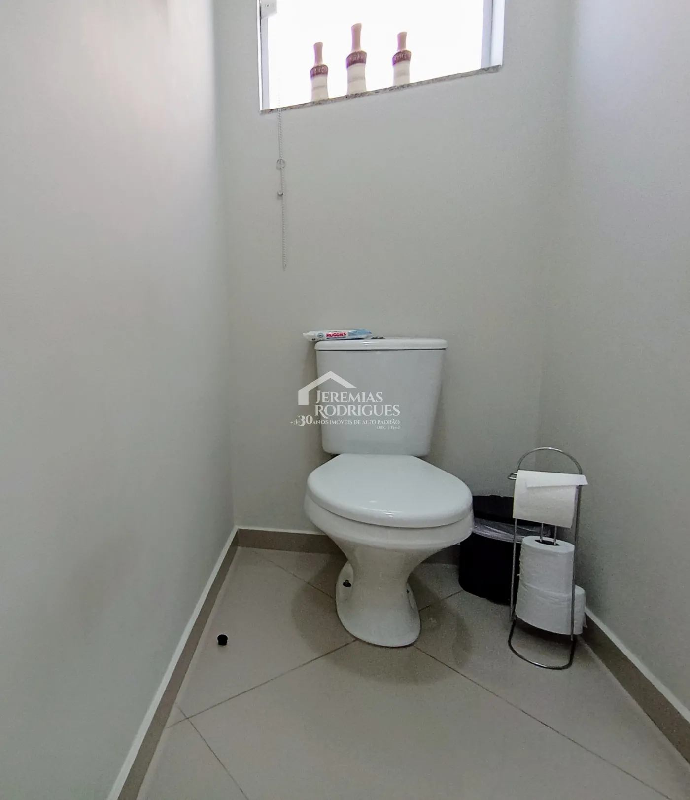 Casa à venda com 3 suítes no Condomínio Reserva dos Lagos em Pindamonhangaba/SP.