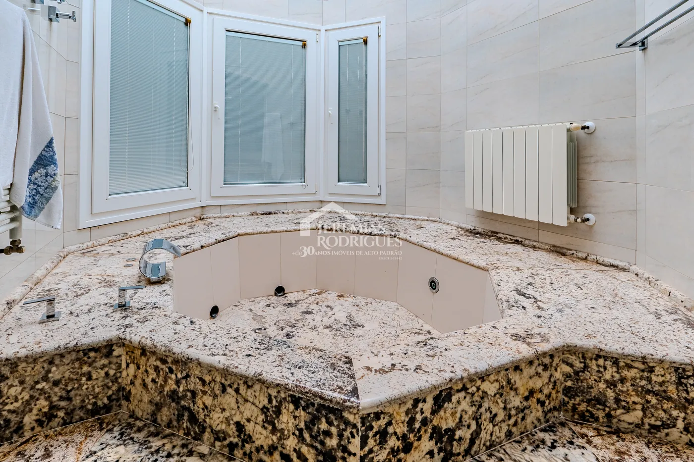 Casa à venda no Parque Pedra do Baú em Campos do Jordão/SP.