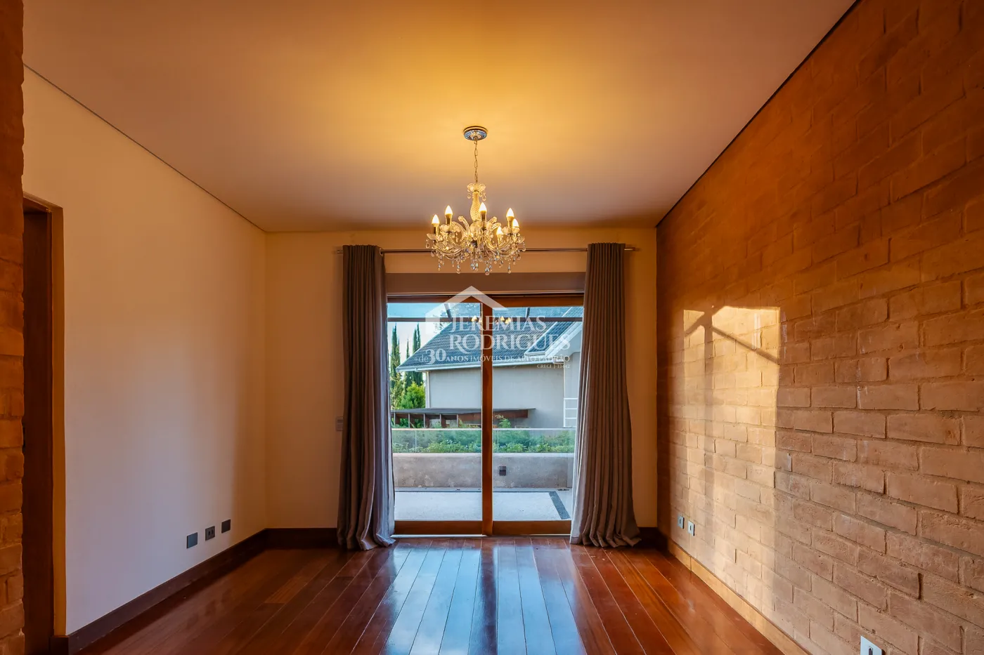 Casa com 4 suítes no condomínio Reserva Figueiredo em Campos do Jordão/SP