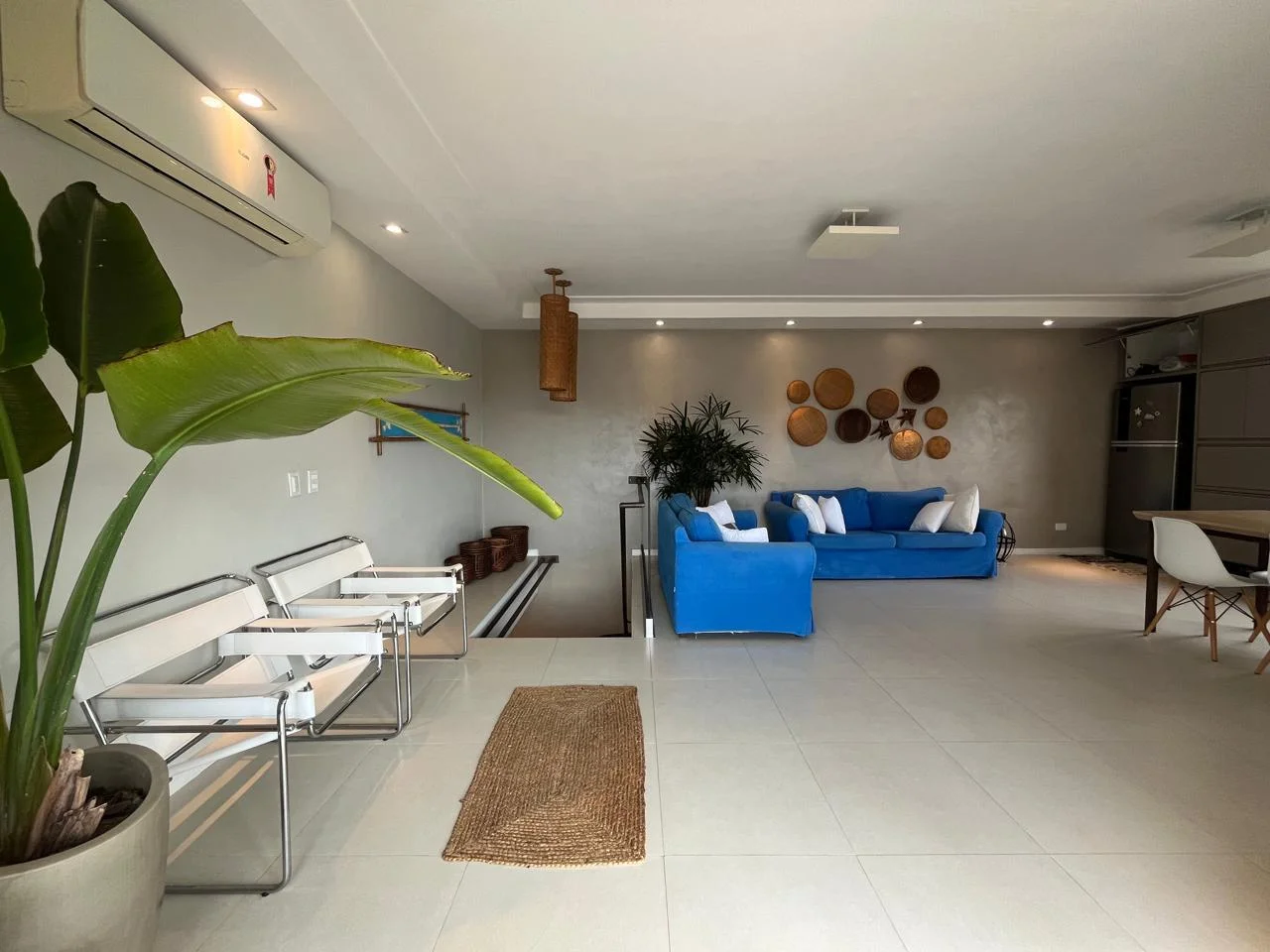 Apartamento à venda com 4 dormitórios, 260 m² no Edifício Recanto dos Nobres em Ubatuba/SP. 