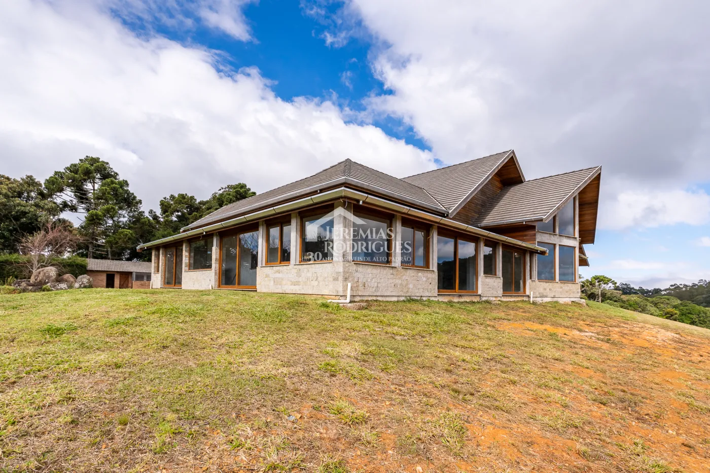 Fazenda com 2.904.000 m² - Sapucaí-Mirim - MG