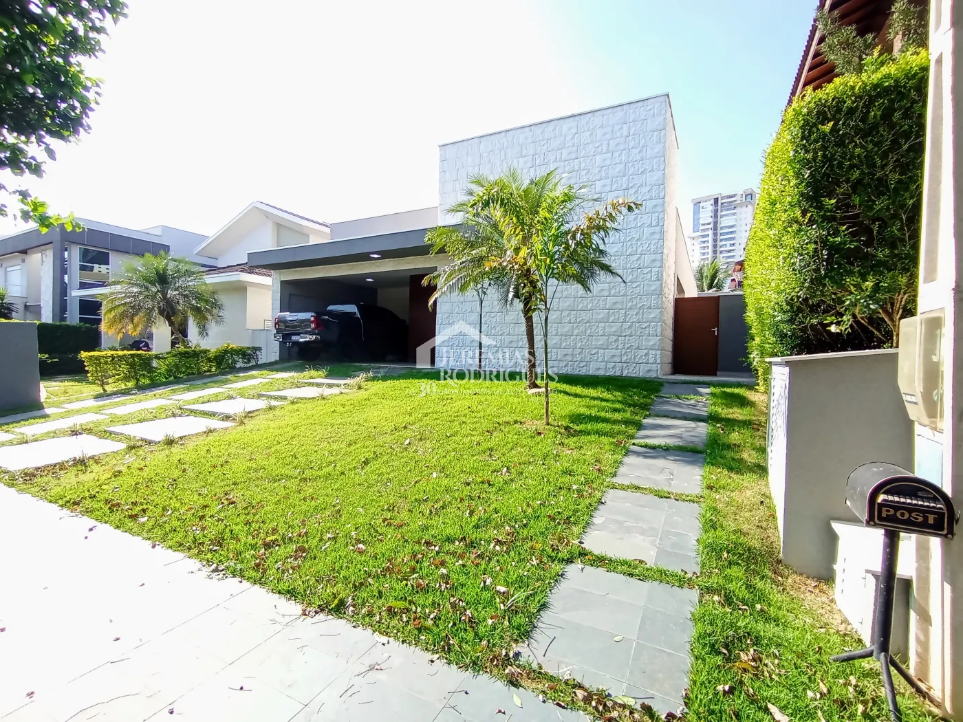 Casa à venda com 3 dormitórios no Condomínio Taubaté Village em Taubaté/SP.