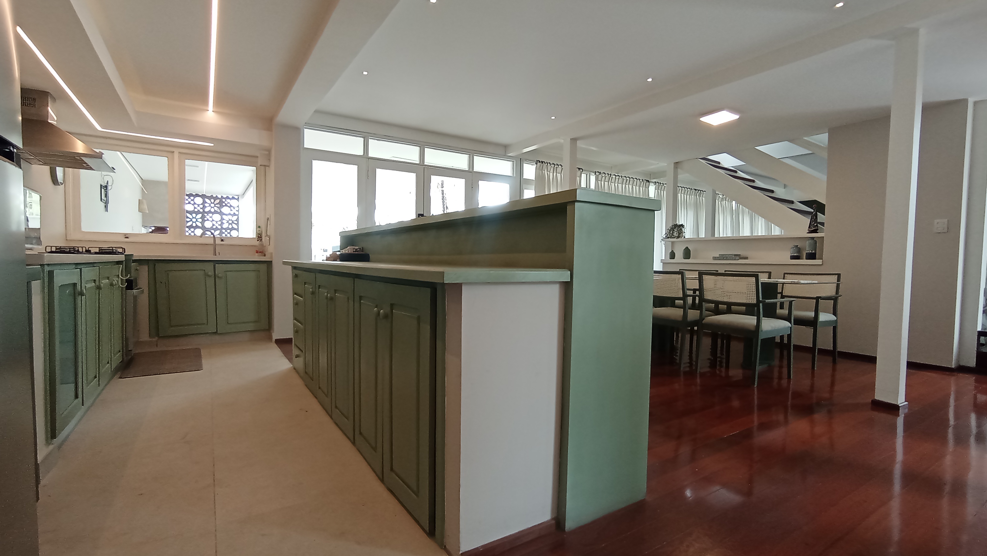 Casa à venda com 3 dormitórios no Condomínio Portal do Sol em Tremembé/SP.