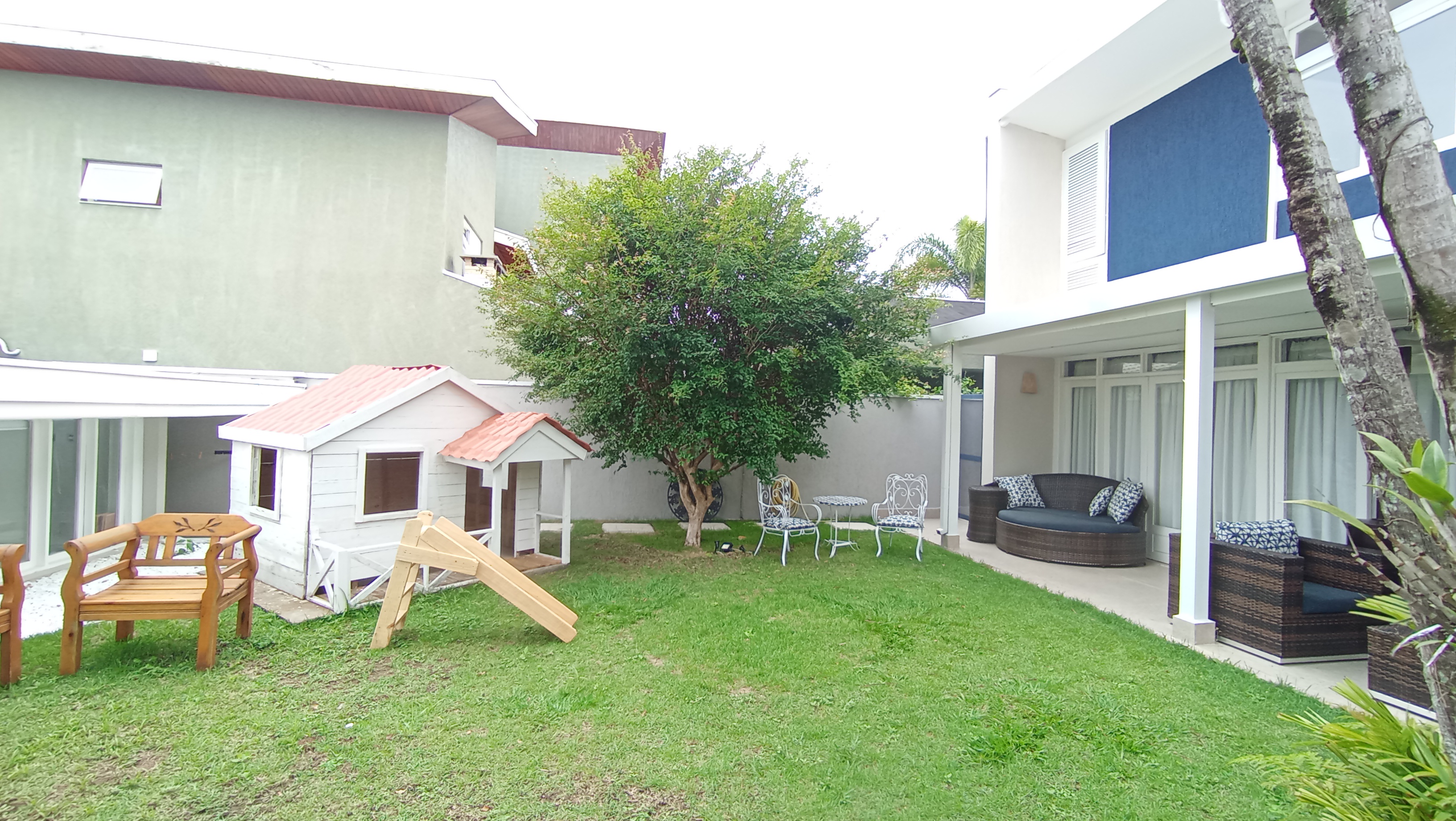 Casa à venda com 3 dormitórios no Condomínio Portal do Sol em Tremembé/SP.