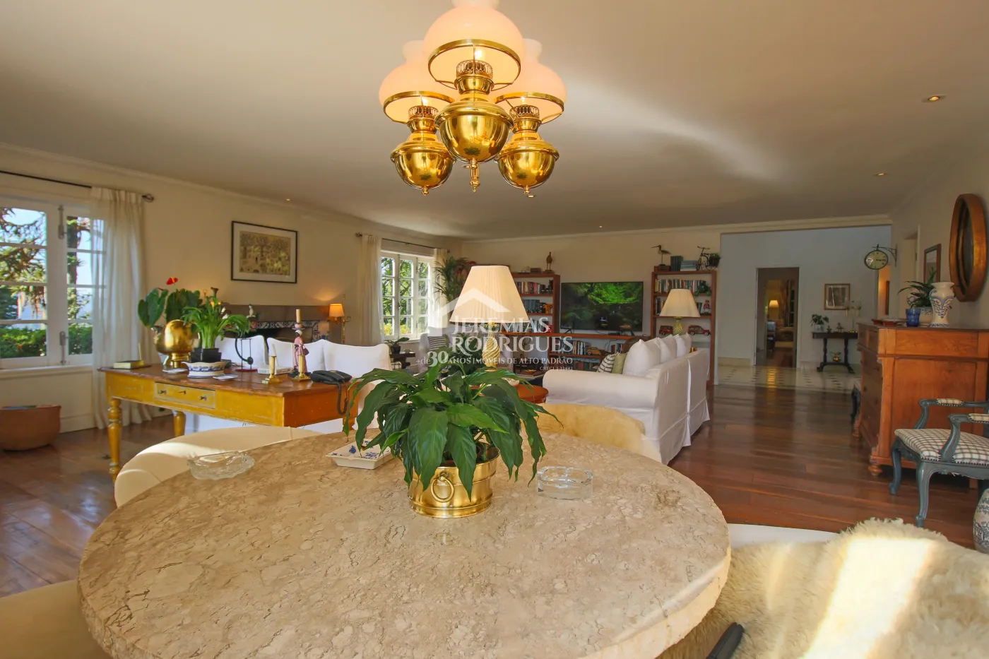 Sobrado com 6 suítes, 615 m² - Vila Inglesa - Campos do Jordão/SP.