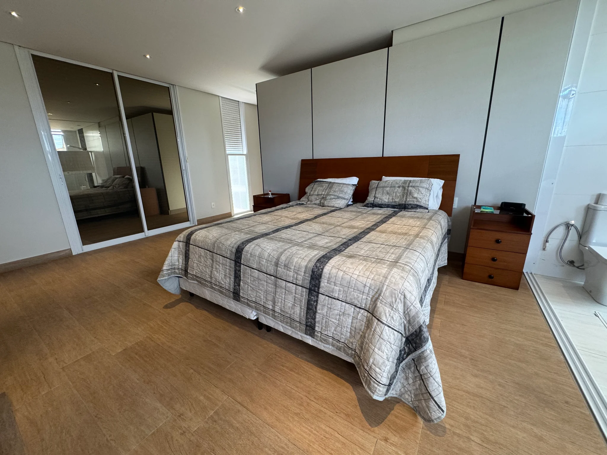 Casa à venda com 4 suítes no Condomínio Colonial Village I em Pindamonhangaba/SP. 