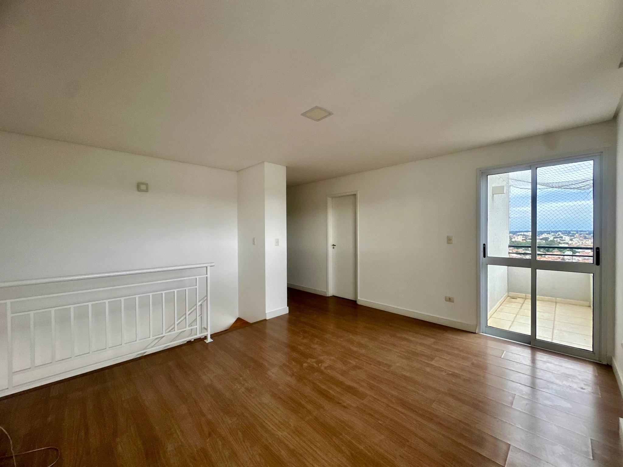 Cobertura duplex para locação no Edifício Placere em Taubaté/SP.