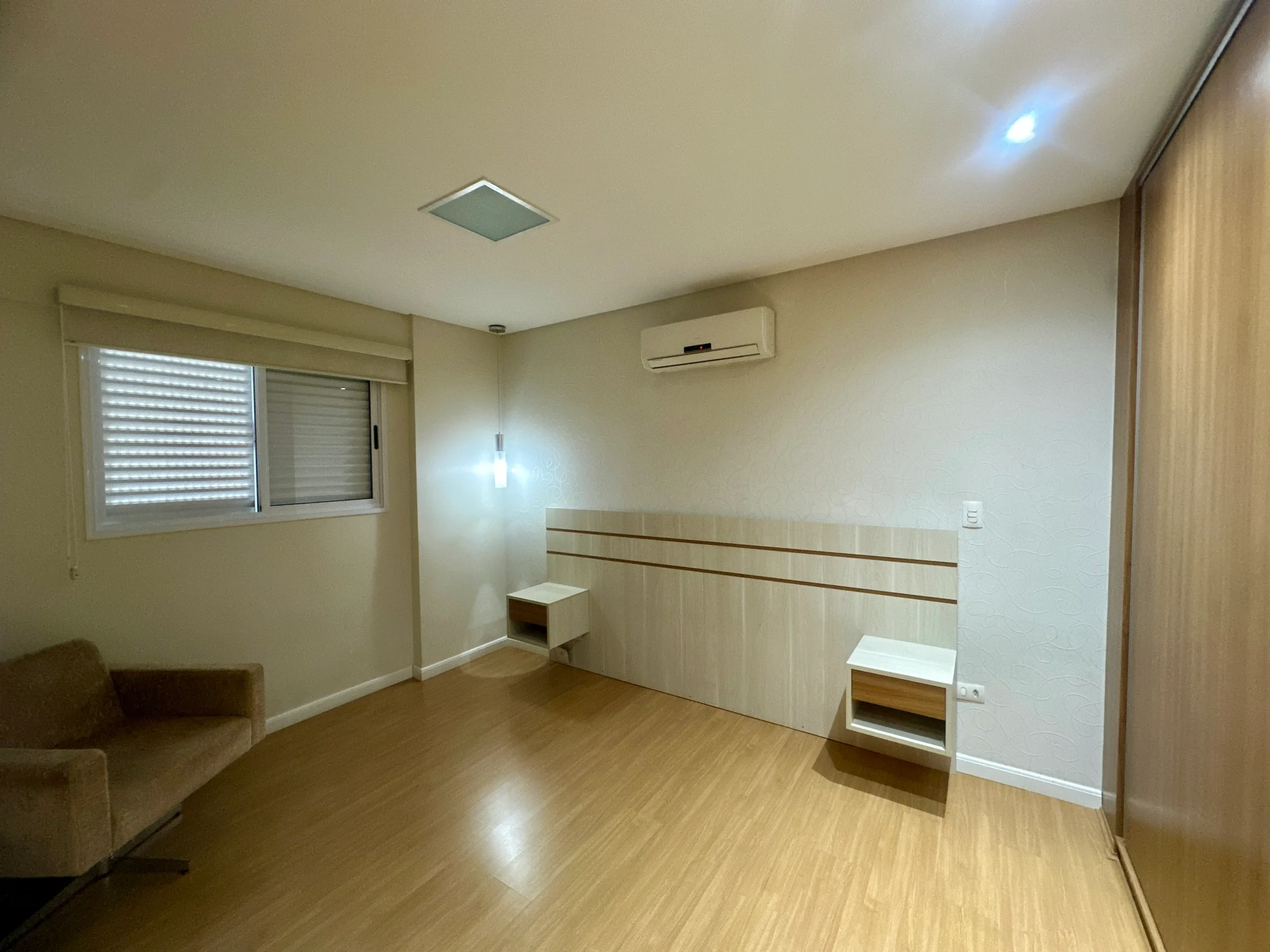 Apartamento mobiliado para venda e locação, 263 m² no Edifício Placere em Taubaté/SP.