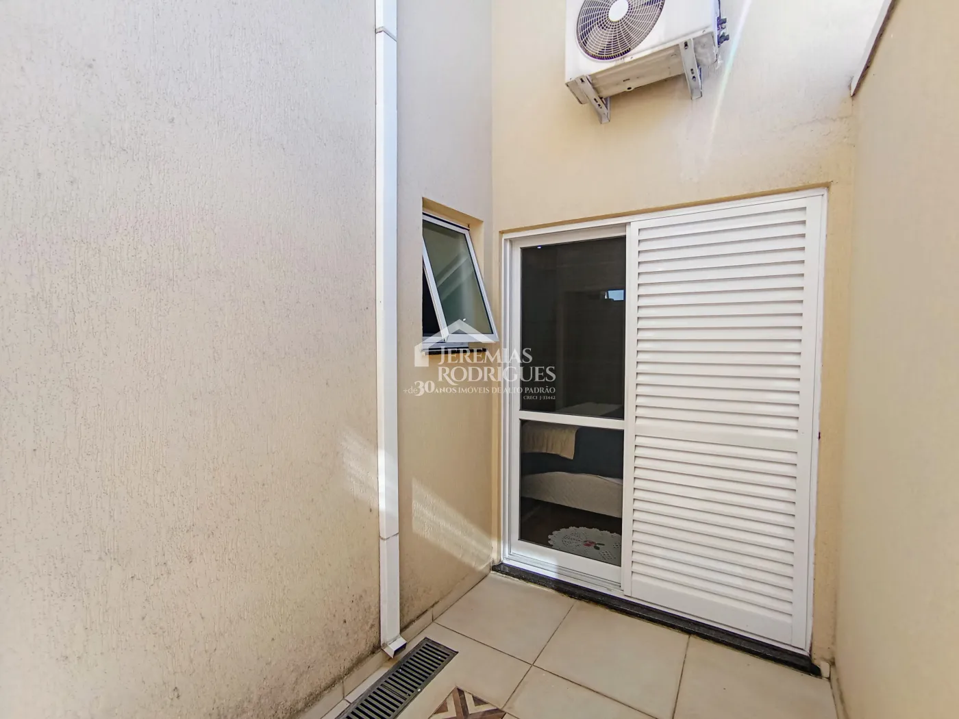 Casa para venda com 3 dormitórios no Condomínio Campos Do Conde II Versailles em Tremembé/SP