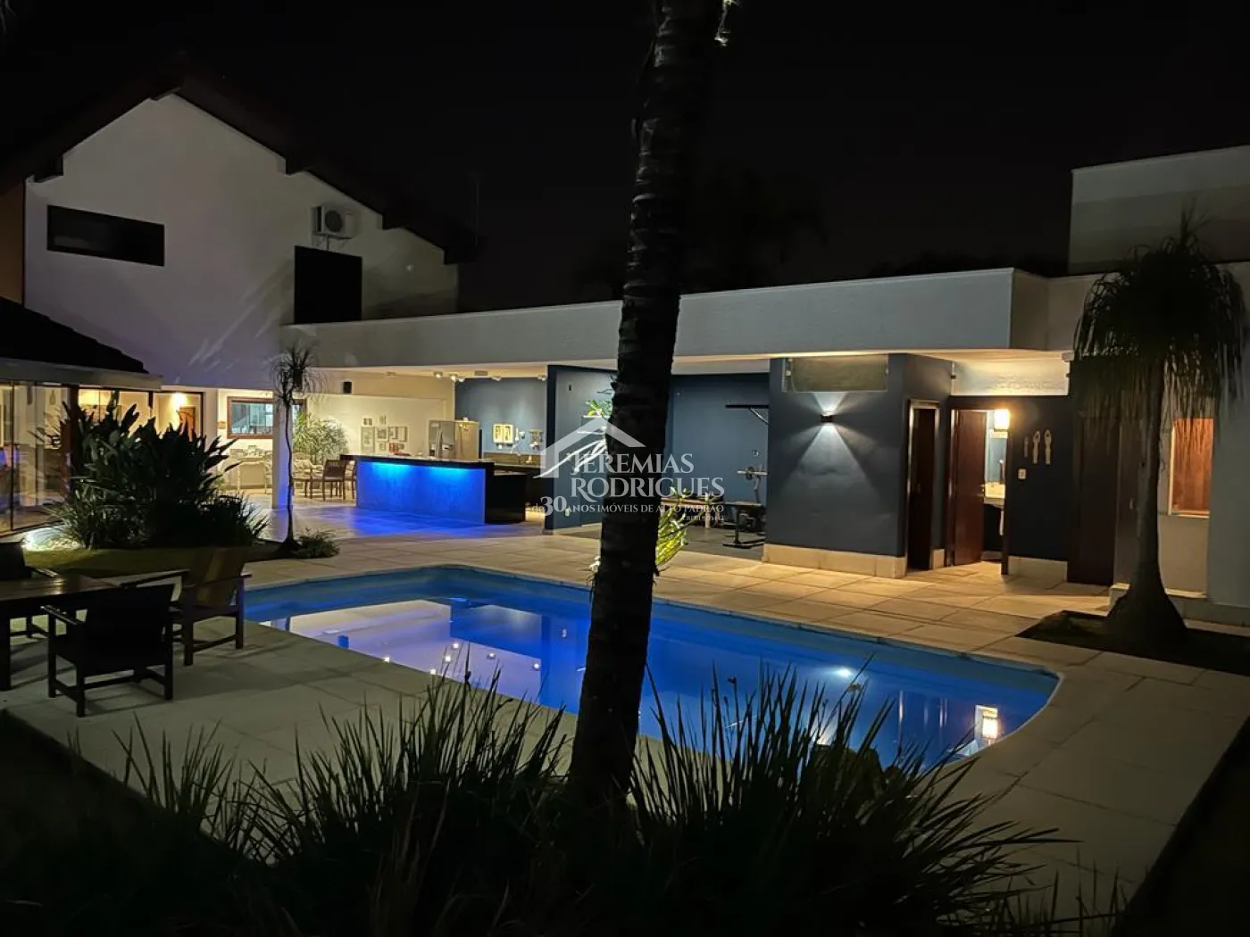 Casa com 3 dormitórios, 480 m² - Jardim Residencial Doutor Lessa - Pindamonhangaba/SP.