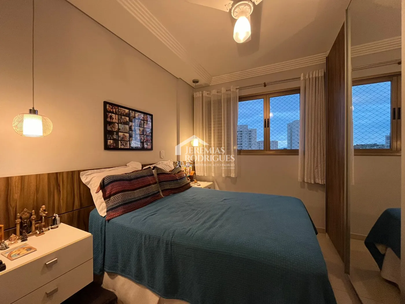 Apartamento duplex à venda com 2 dormitórios, 107 m² no Edifício Jabuticabeiras em Taubaté/SP.