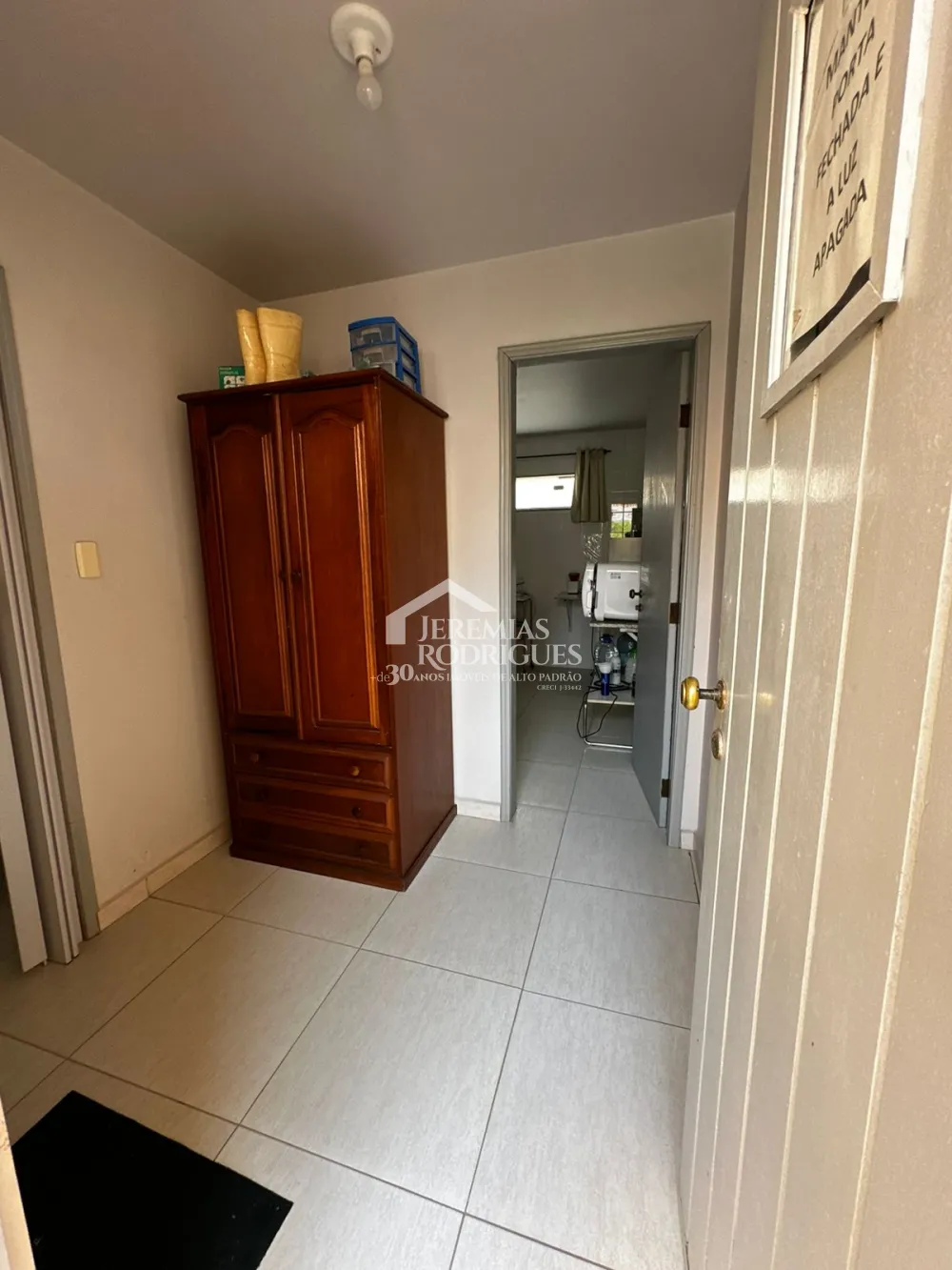Casa à venda com 6 dormitórios no bairro Jardim das Nações em Taubaté/SP.