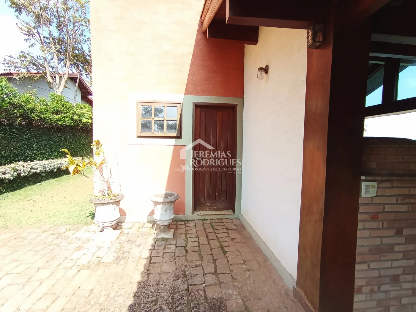 Casa à venda com 3 dormitórios no Condomínio Chácaras Cataguá em Taubaté/SP