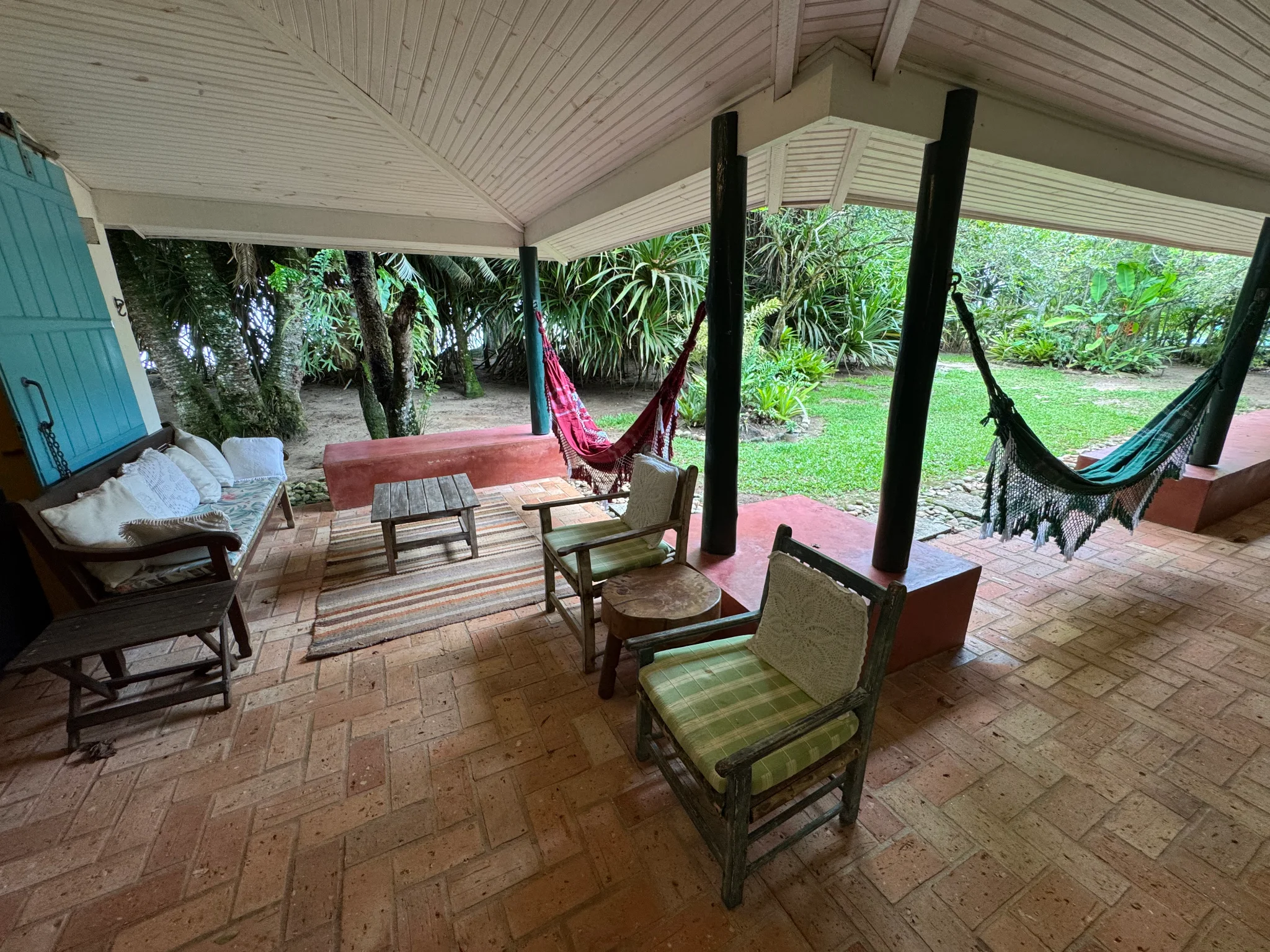 Casa à venda com 5 dormitórios na Praia Vermelha do Centro em Ubatuba/SP. 