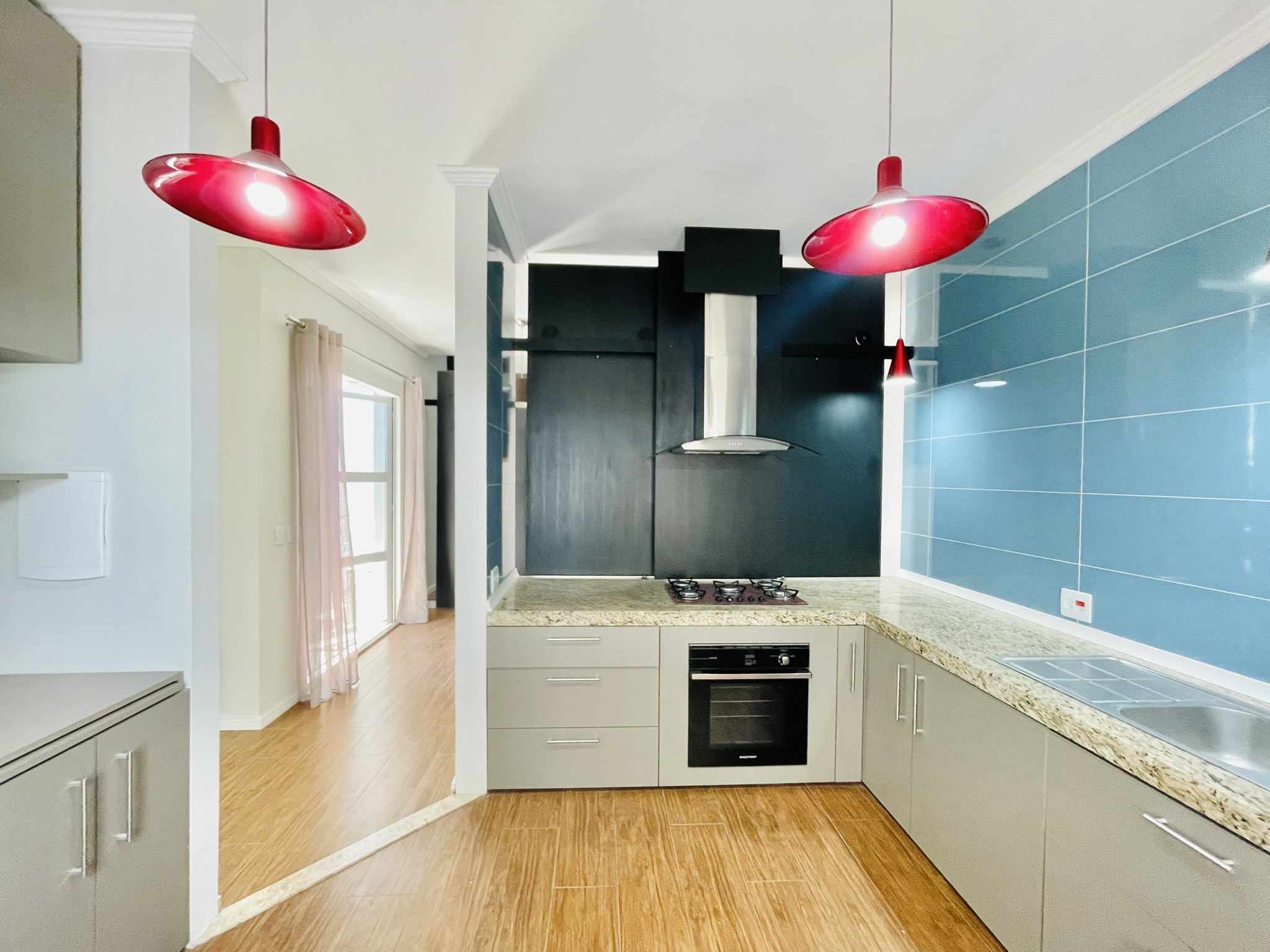 Casa à venda com 3 suítes no Condomínio Campos do Conde II em Tremembé/SP.