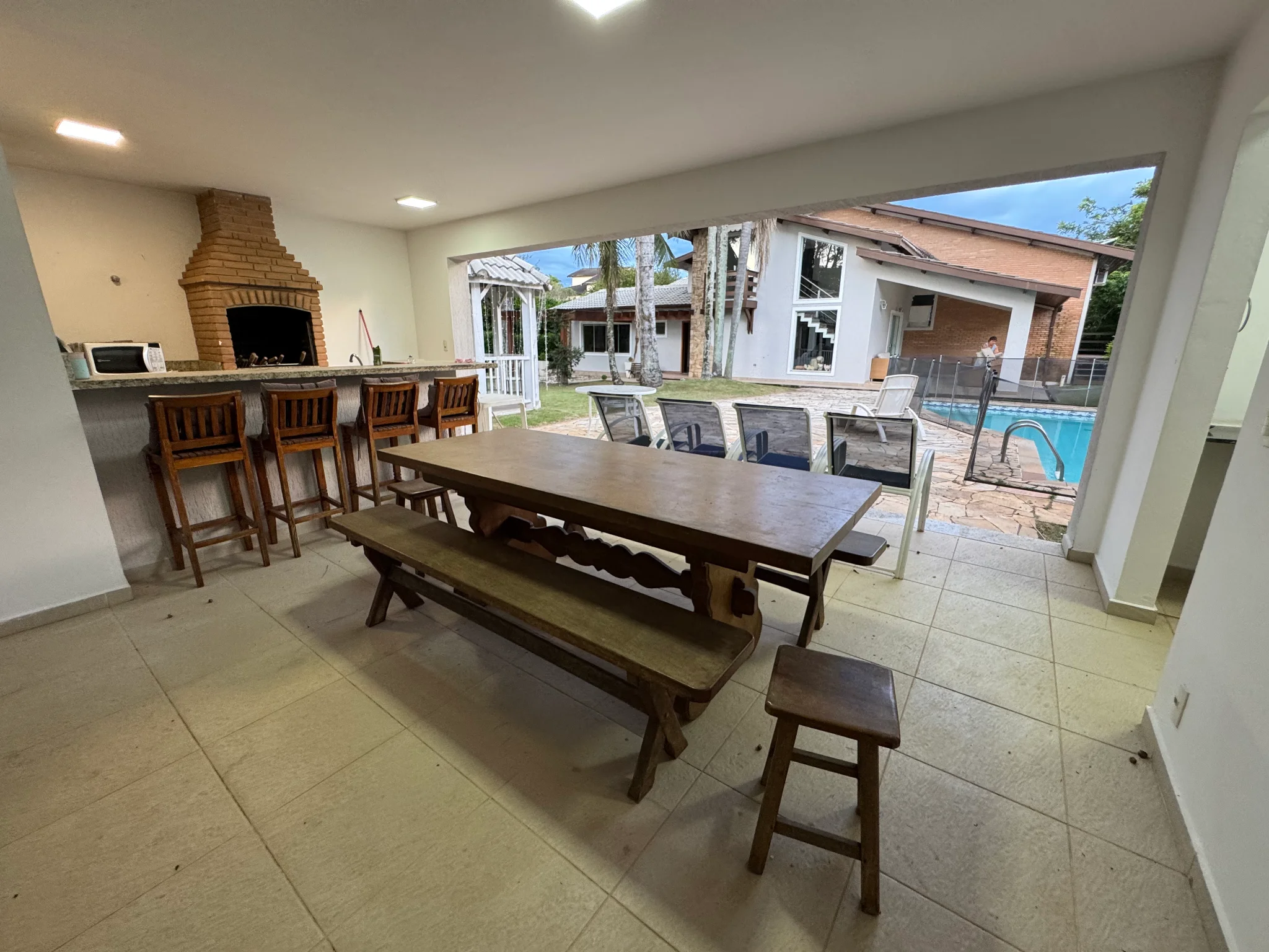 Casa à venda com 5 dormitórios no Condomínio Villlage Paineiras em Pindamonhangaba/SP. 