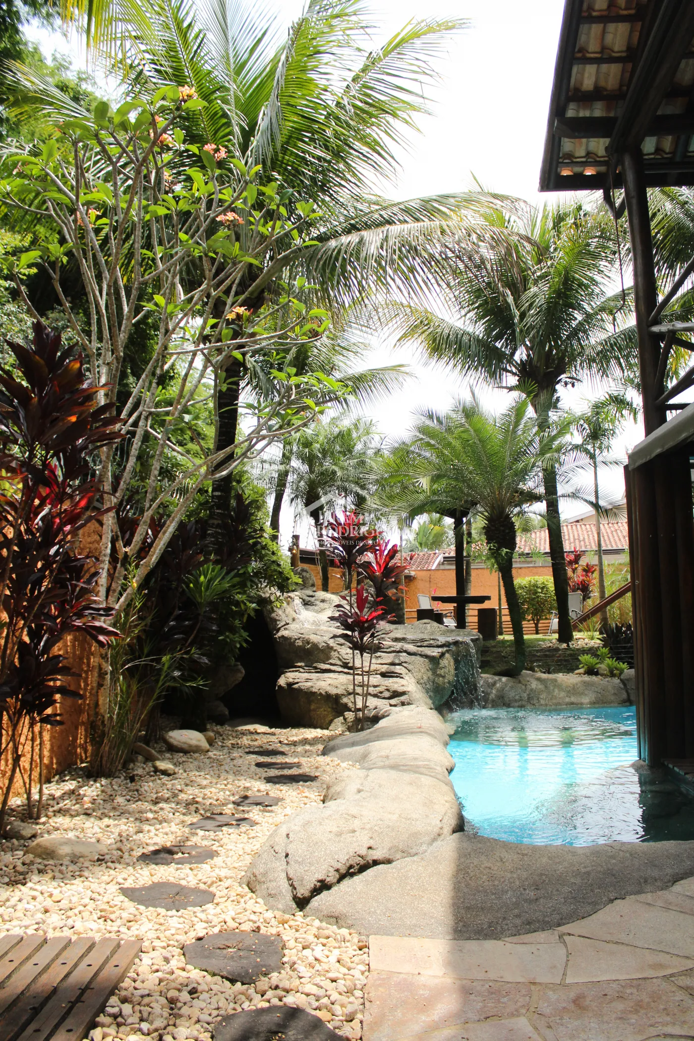 Casa para venda e locação com 5 dormitórios no Condomínio Taubaté Village em Taubaté/SP.