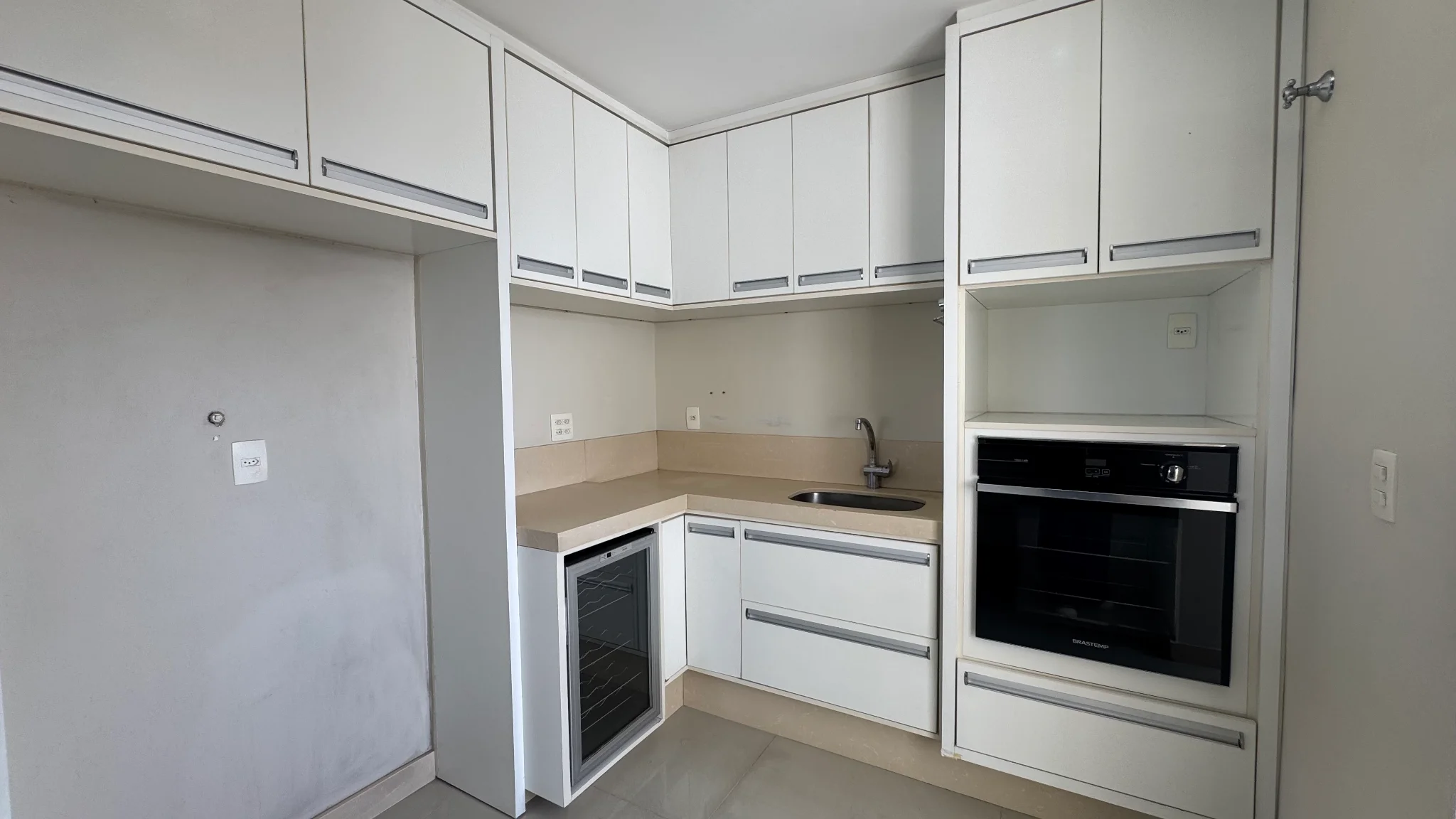 Apartamento à venda no Edifício Serra da Mantiqueira em Pindamonhangaba/SP. 