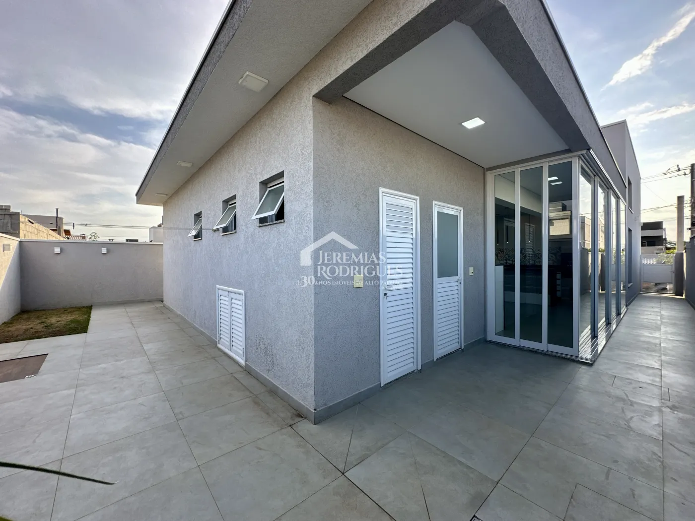 Casa com 3 dormitórios, 169,20 m² - Condomínio Ouro Ville - Taubaté/SP.