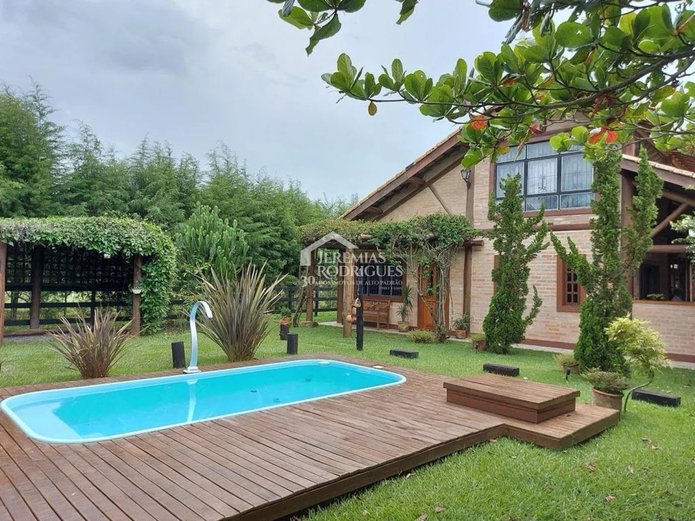 Chácara com 4 dormitórios, 268 m² - Mandú - Pindamonhangaba/SP.
