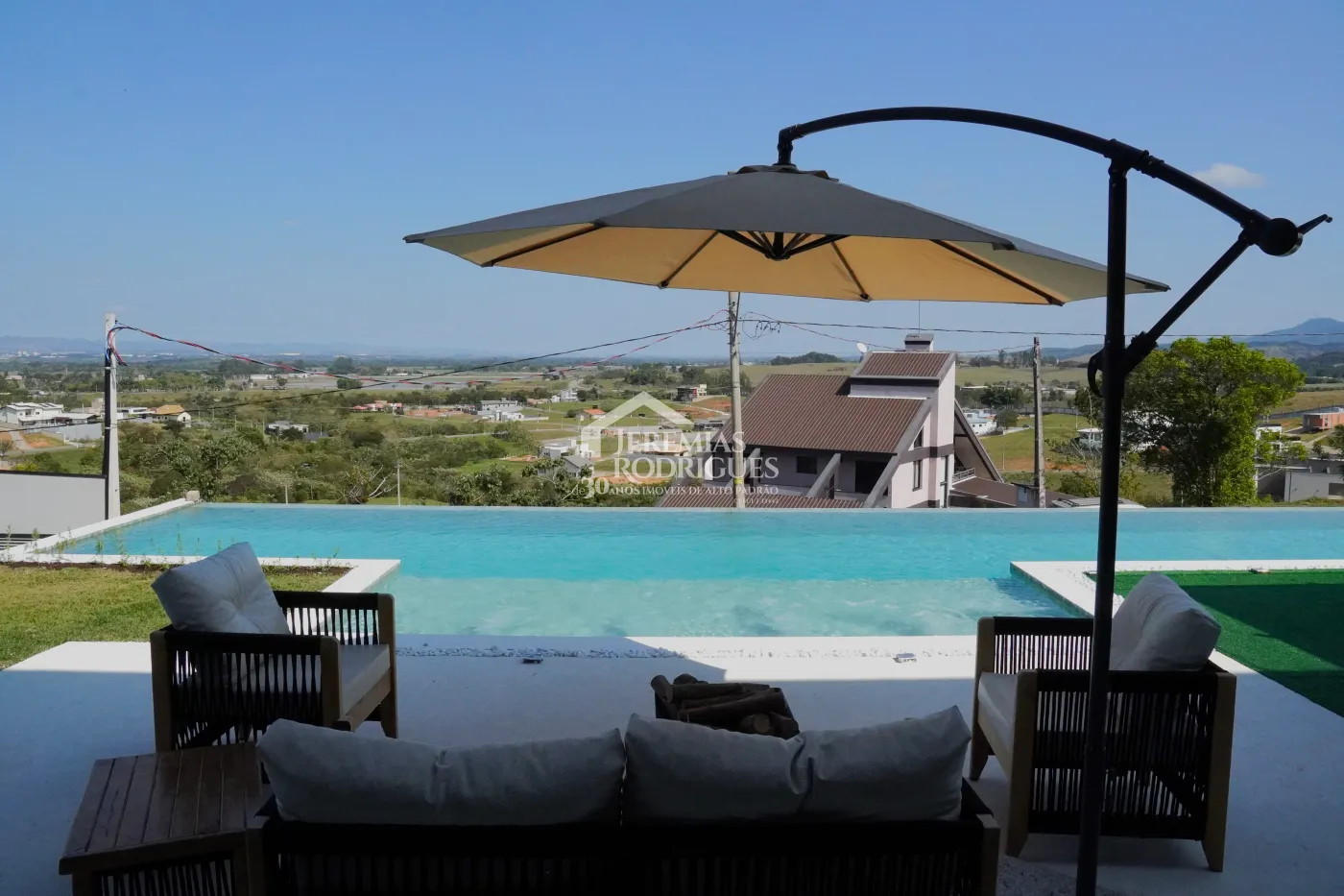 Casa com 4 dormitórios, 550 m² - Condomínio Village da Serra - Tremembé/SP