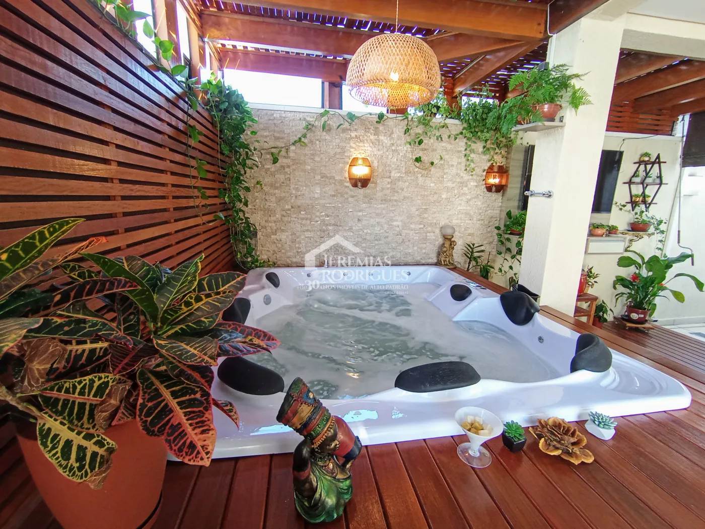 Casa para venda com 3 dormitórios no Condomínio Campos Do Conde II Versailles em Tremembé/SP