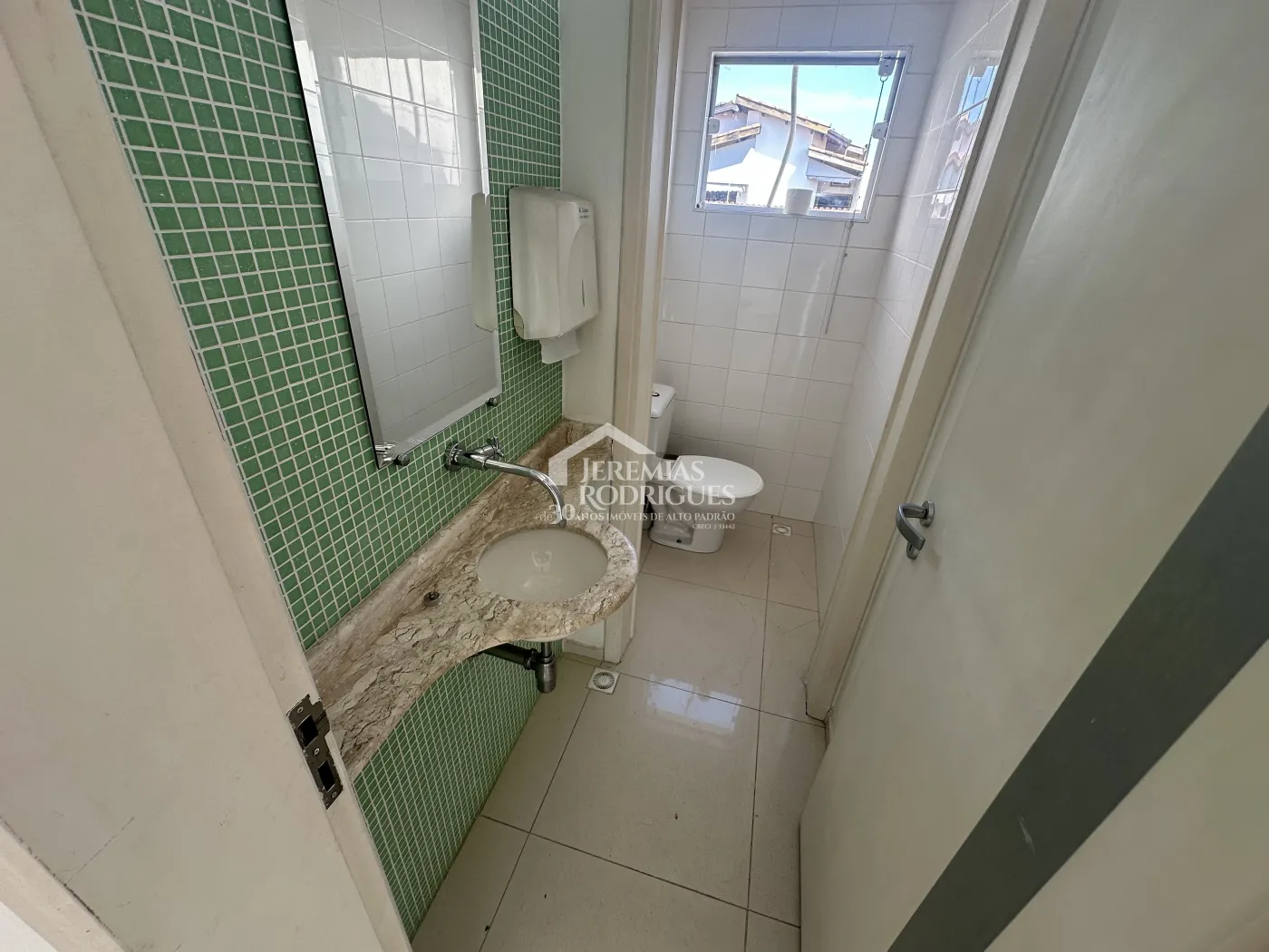 Prédio Comercial com 470 m² no Centro em Pindamonhangaba/SP