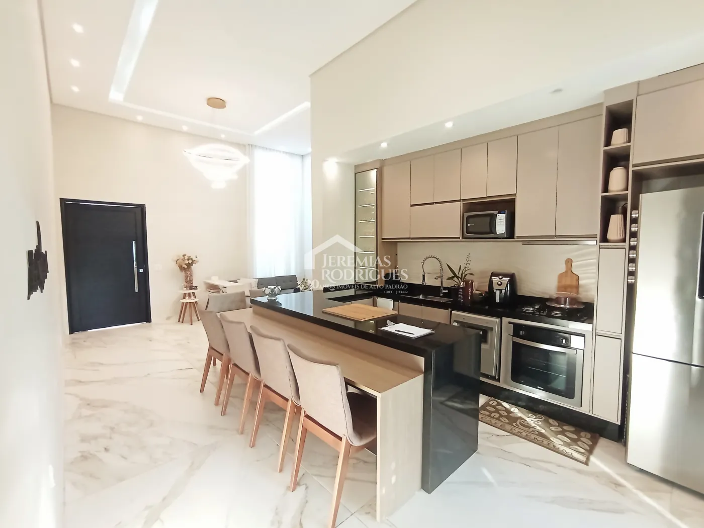 Casa à venda com 3 dormitórios no Condomínio Terras do Vale em Caçapava/SP.