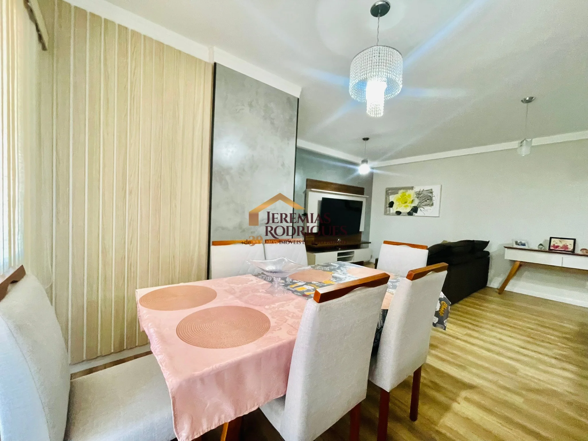 Apartamento à venda no Edifício Maison em Taubaté/ SP.