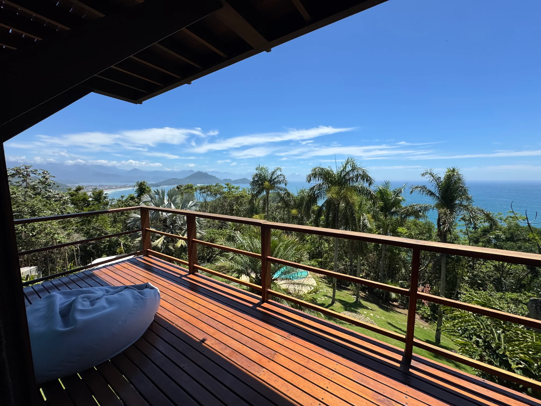 Casa à venda com 3 suítes no Condomínio Ponta das Toninhas em Ubatuba/SP. 