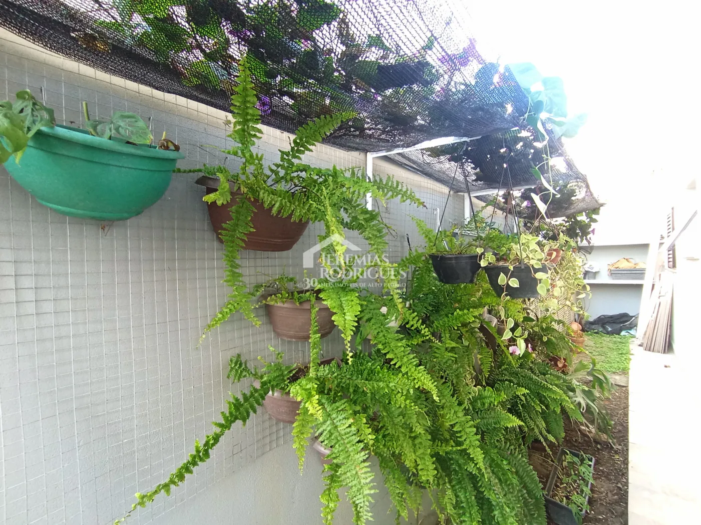 Casa à venda com 3 dormitórios no Condomínio Terras do Vale em Caçapava/SP.