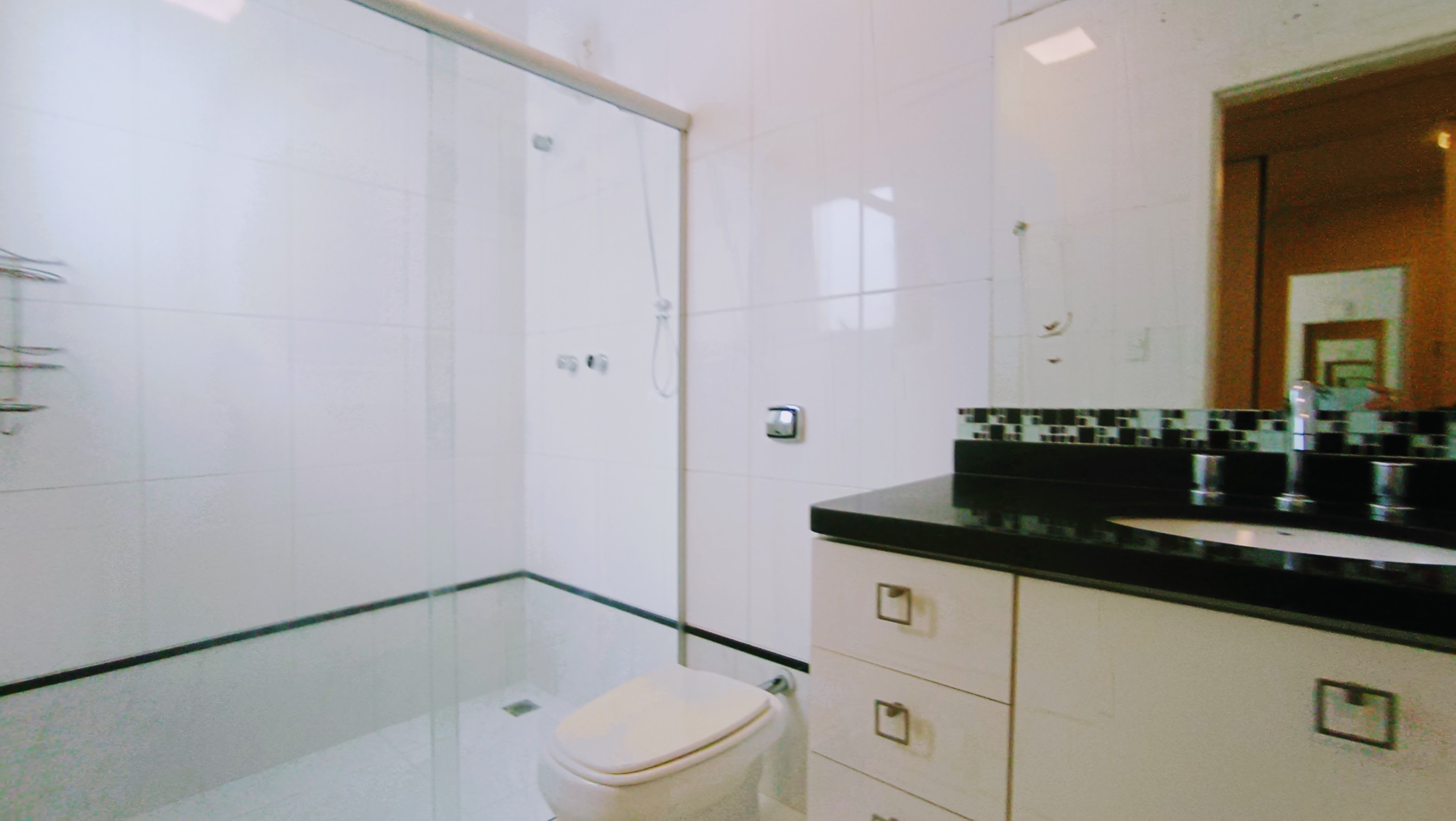 Casa para locação com 3 suítes no Condomínio Campos do Conde II - Chambord em Tremembé/SP.