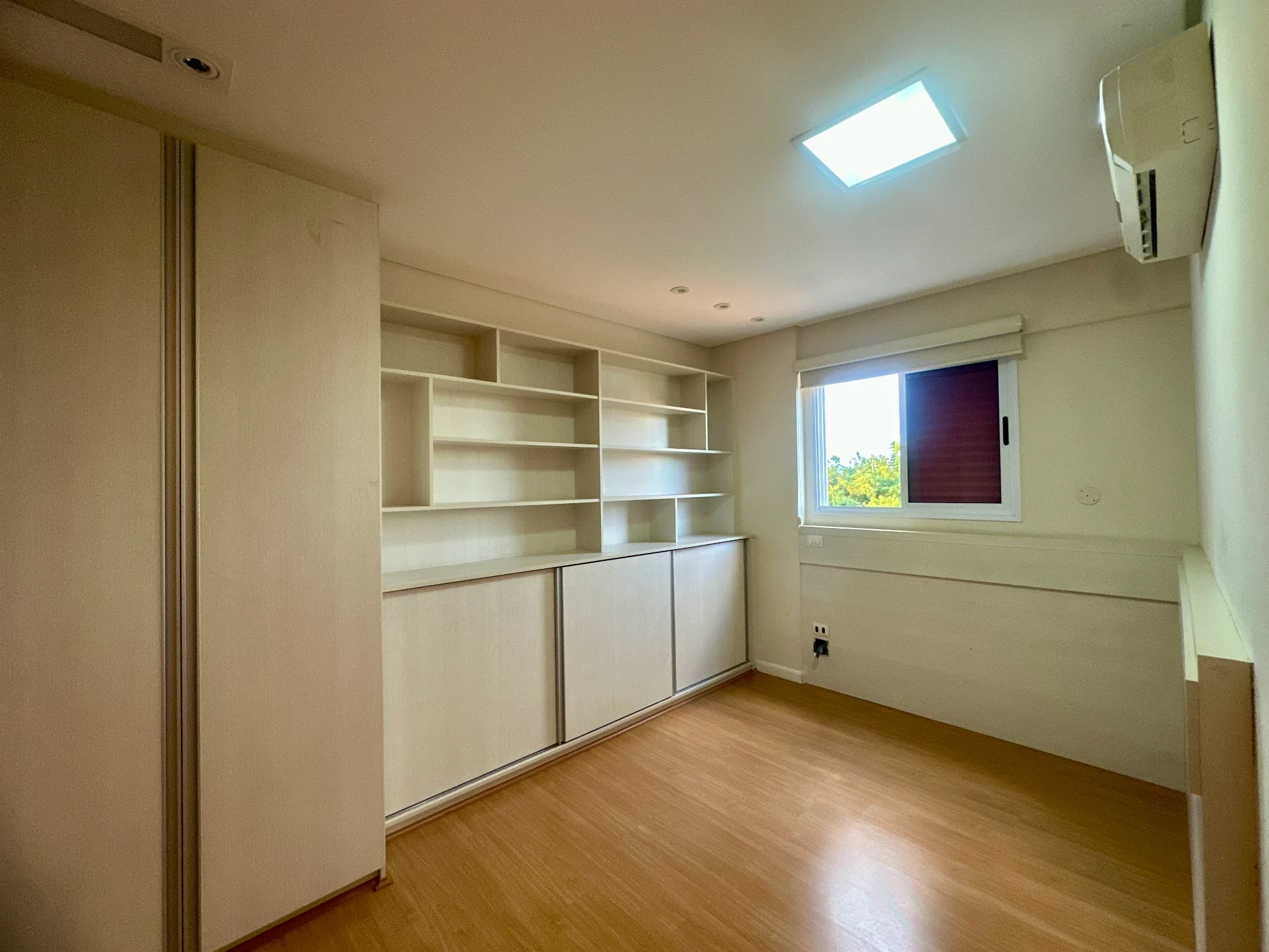 Apartamento mobiliado para venda e locação, 263 m² no Edifício Placere em Taubaté/SP.