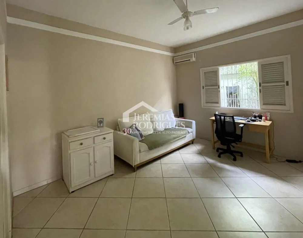 Casa à venda com 3 dormitórios no bairro Jardim das Nações em Taubaté/SP. 