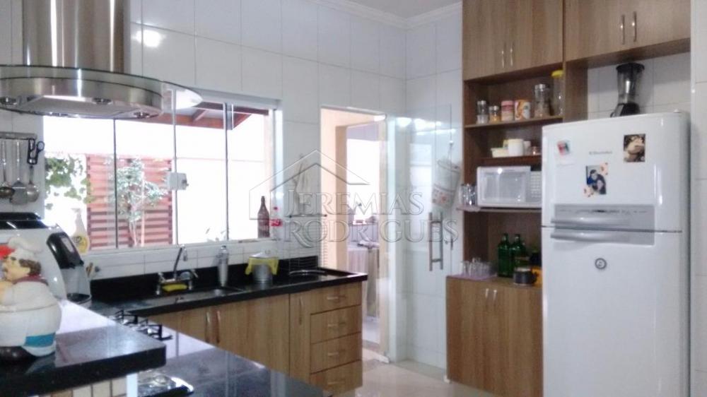 Casa à venda com 3 dormitórios no Condomínio Campos do Conde II em Tremembé/SP.