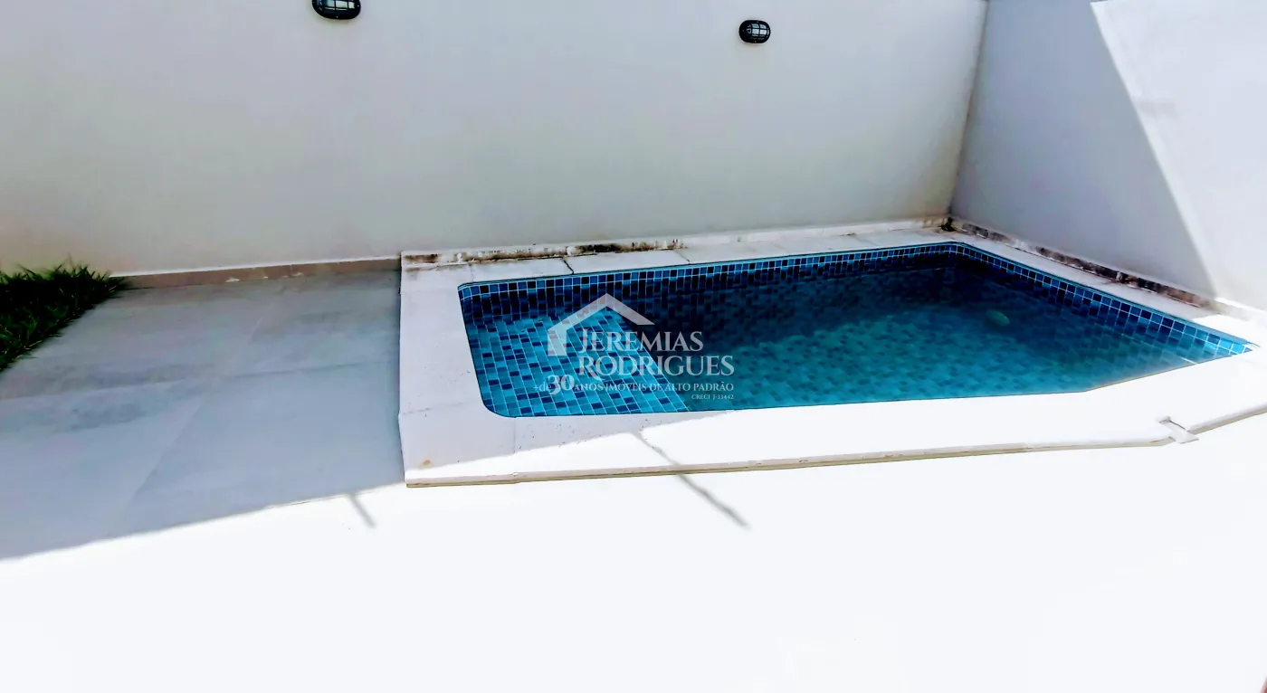 Casa à venda com 3 suítes no Condomínio Campos do Conde II em Tremembé/SP.