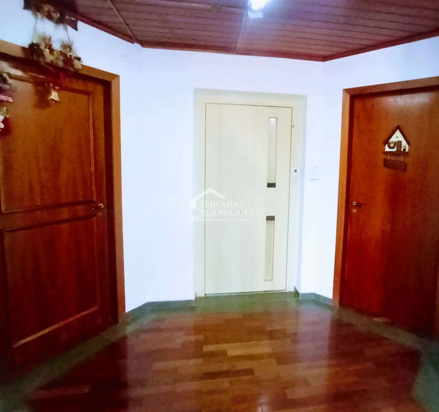 Apartamento para venda com 4 dormitórios no Edifício Solar Bela Vista em Campos do Jordão/SP