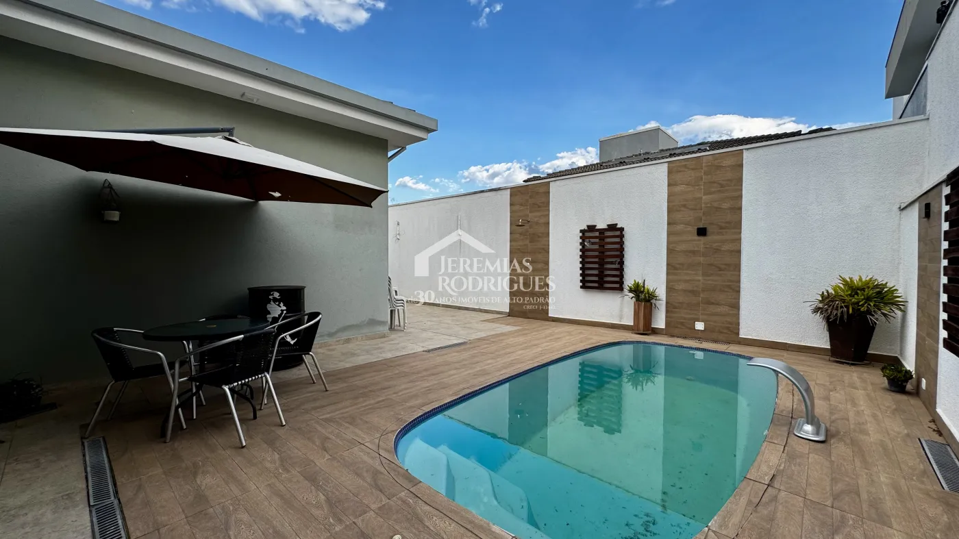 Casa à venda com 3 suítes no Condomínio Reserva dos Lagos em Pindamonhangaba/SP.