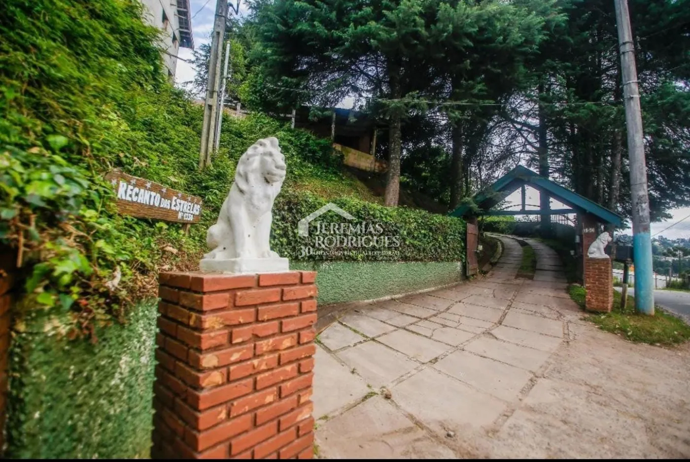 Casa para venda com 11 dormitórios no bairro Recanto Feliz em Campos do Jordão/SP