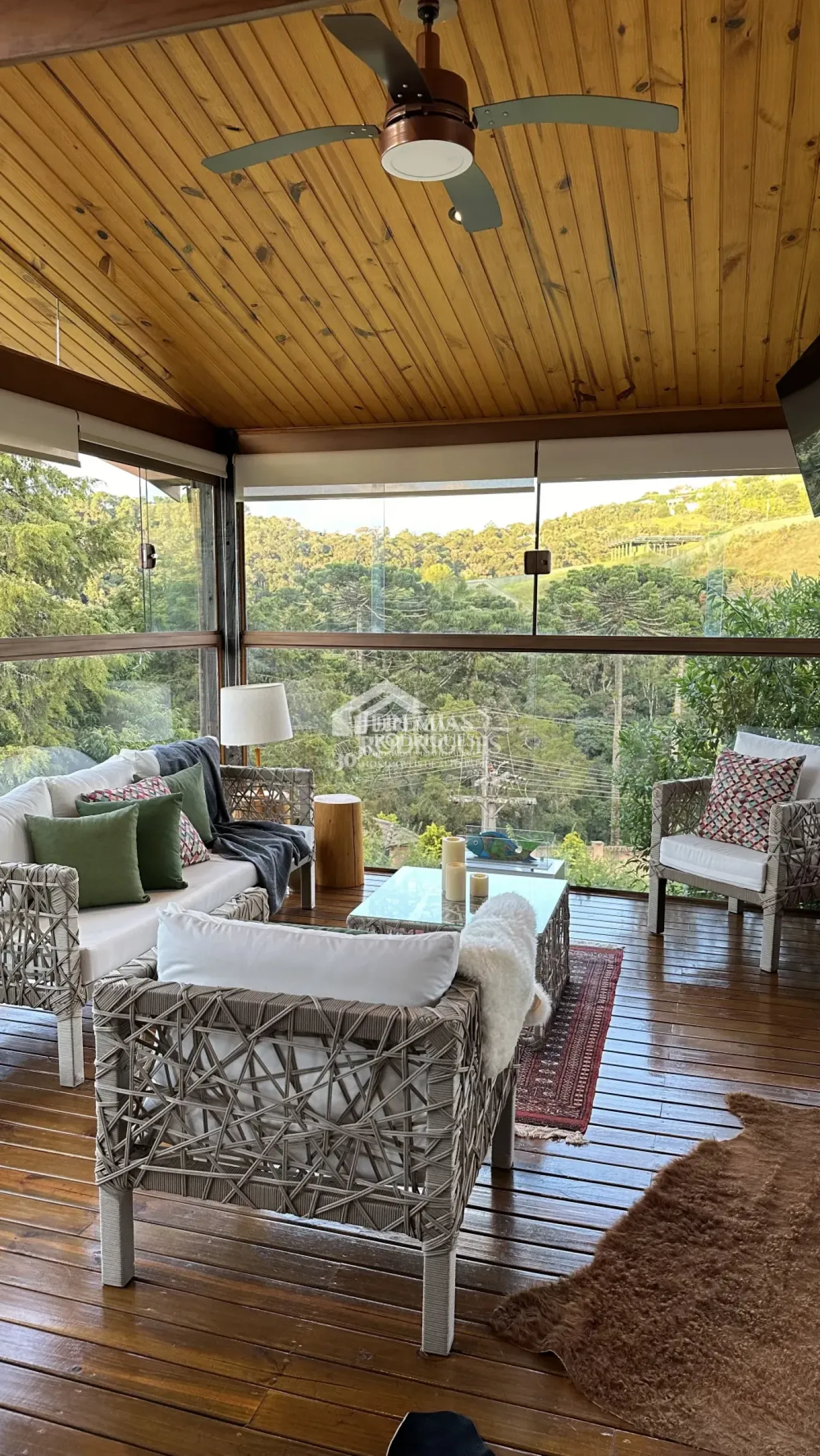 Casa à venda com 5 suítes no bairro Nova Capivari em Campos do Jordão/SP