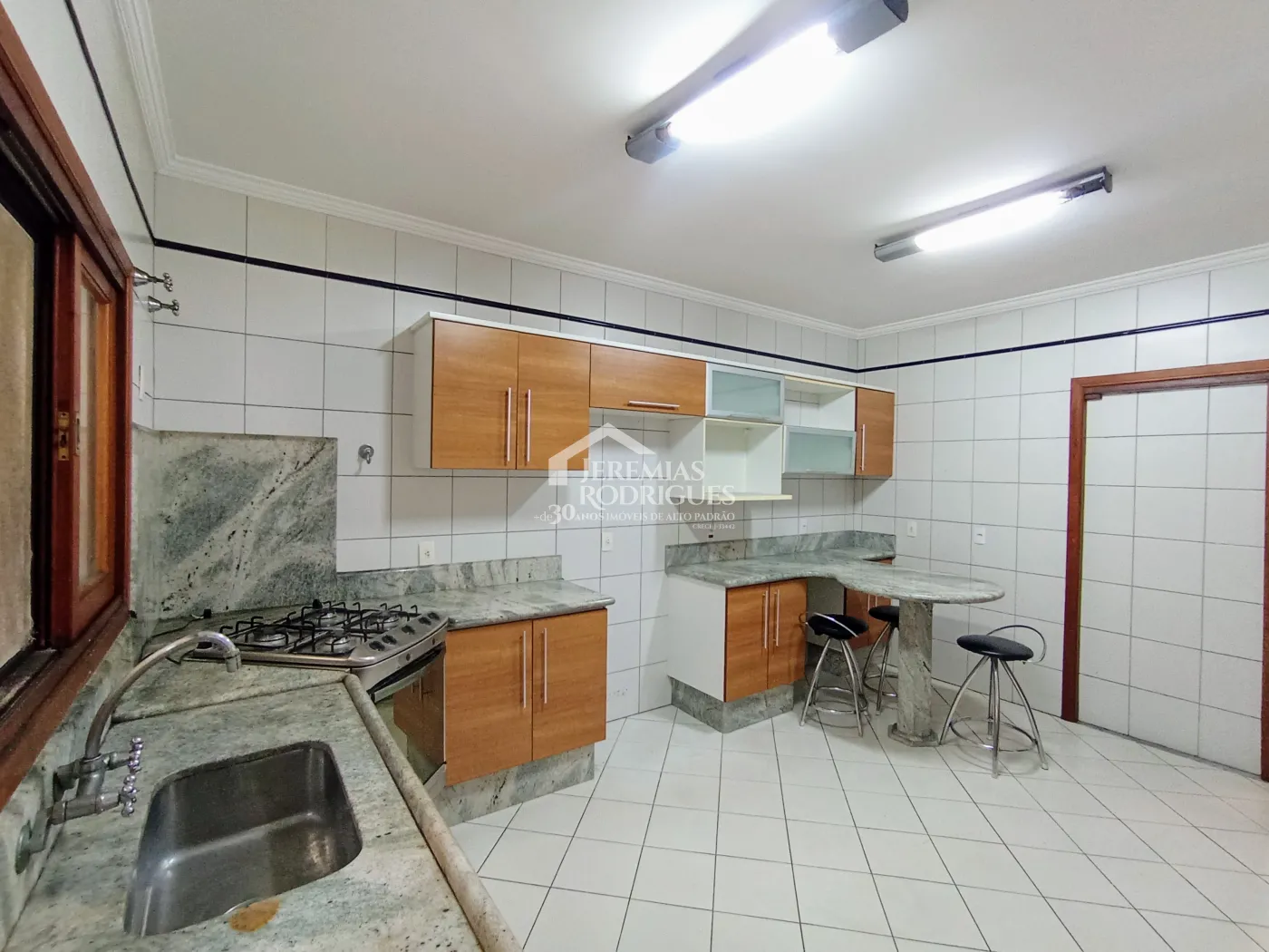 Casa para venda e locação com 3 dormitórios no Condomínio Taubaté Village em Taubaté/SP