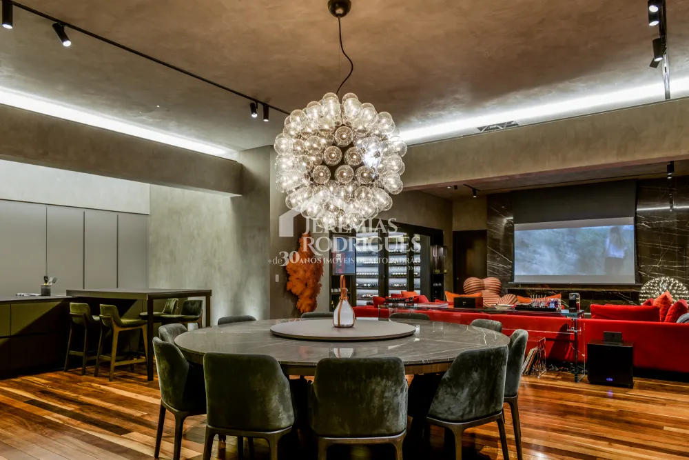 Mansão à venda no Condomínio Pedra do Fogo em Campos do Jordão/SP. 