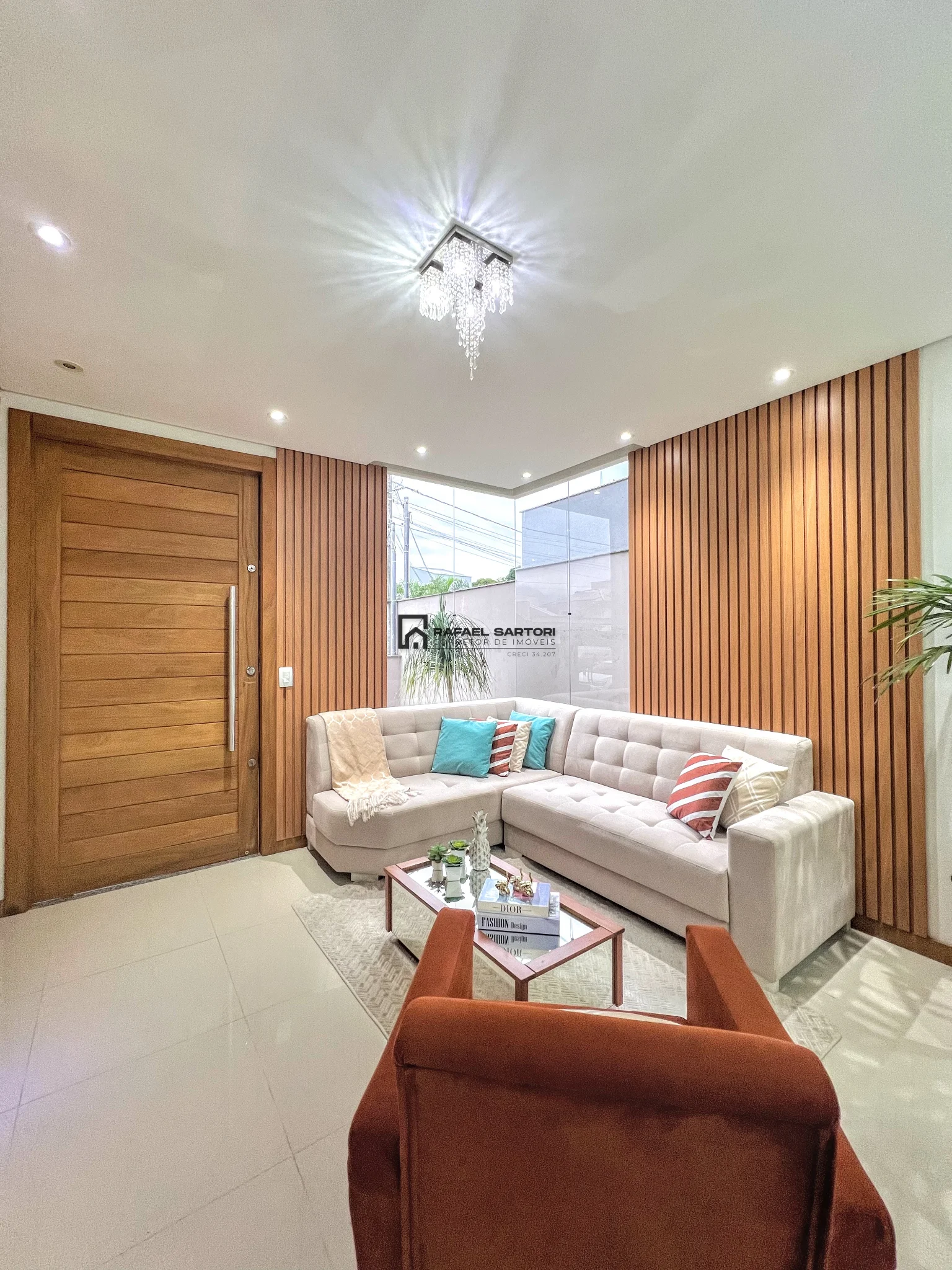 CASA COM 04 SUITES NO AMIZADE