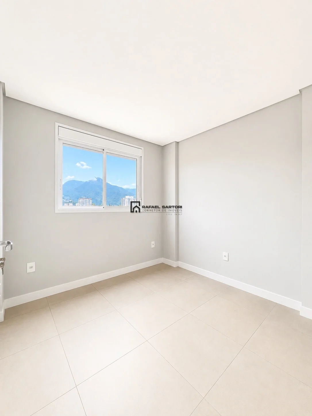 APARTAMENTO COM 03 QUARTOS NO CENTRO