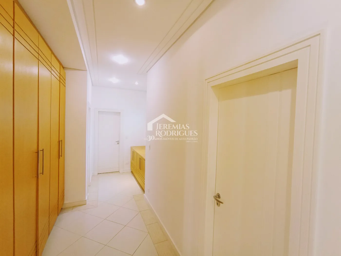 Casa à venda com 4 dormitórios no Condomínio Taubaté Village em Taubaté/SP.