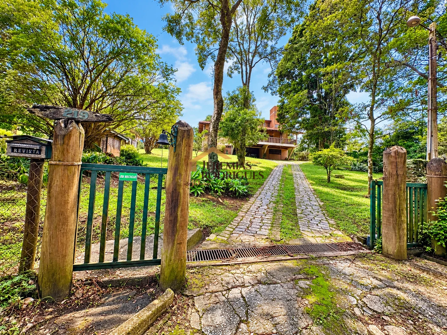 Casa à venda no Condomínio Chácaras Cataguá em Taubaté/SP. - foto 2